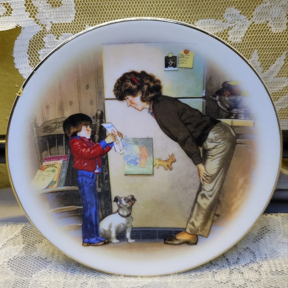 Vtg 1985 Avon Collector's Plate Special Memories by Tom Newsom Mother's Day Love